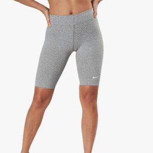 Nike Sportswear Essential Bike Shorts size L